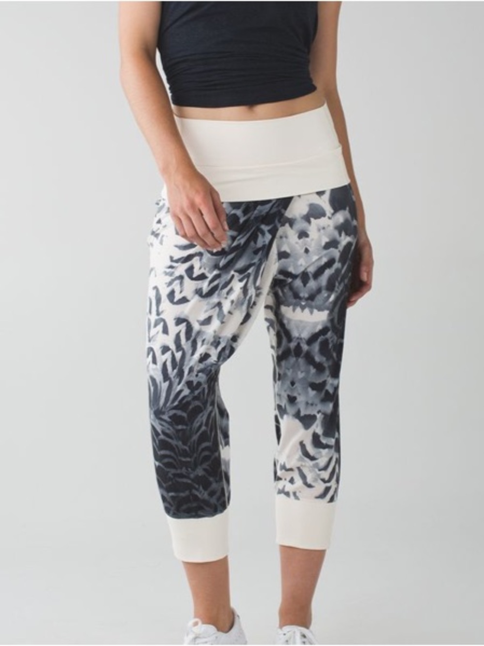 LULULEMON Dance to Yoga Pant Size 6